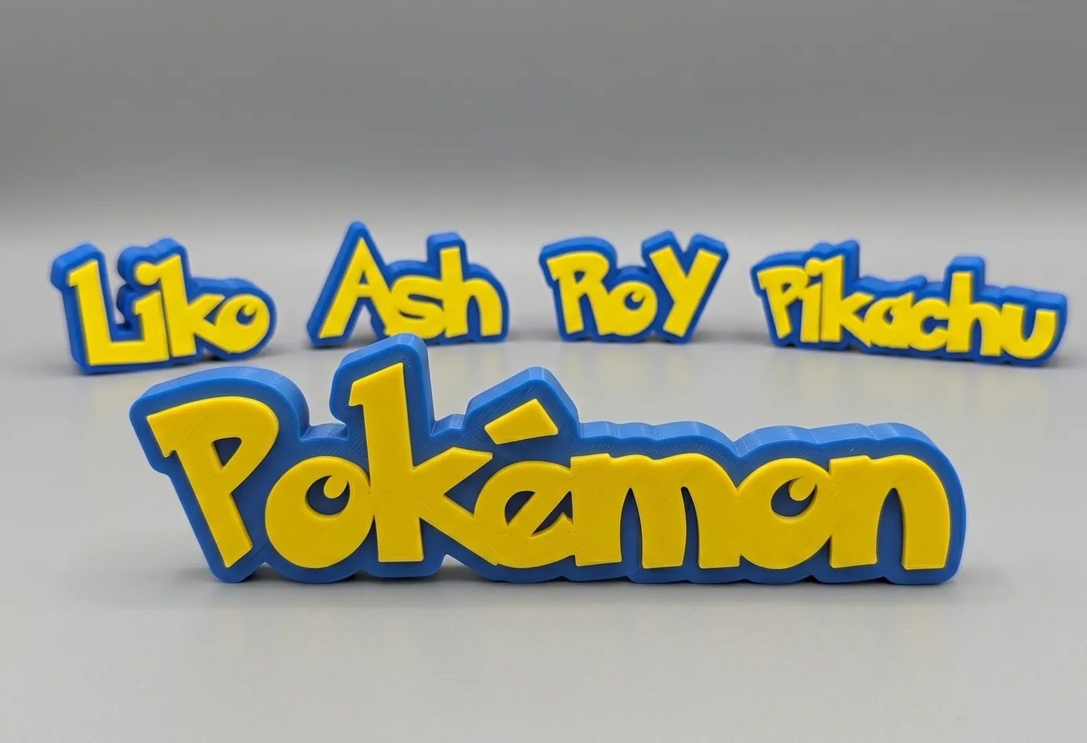 Placa de Nome Personalizável Estilo Pokémon